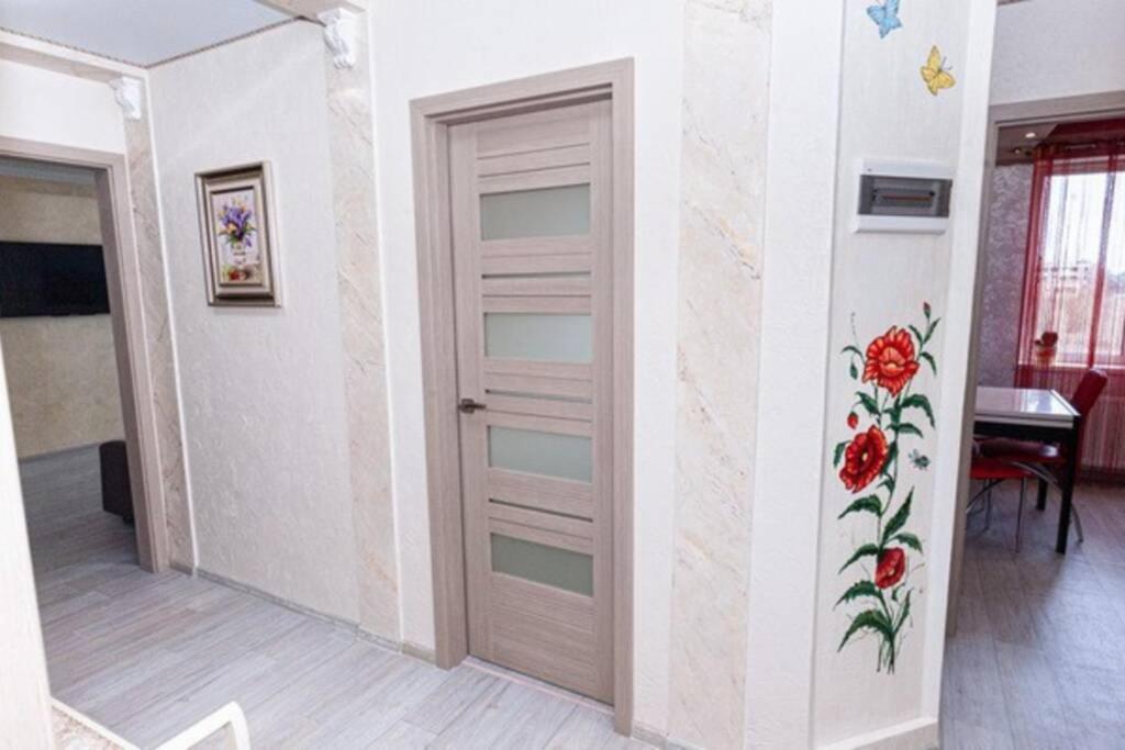 Тараскова 16, Люкс, Юзр Apartment Cherkasy Exterior photo